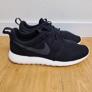 Nike Roushe One Casual Shoe 9